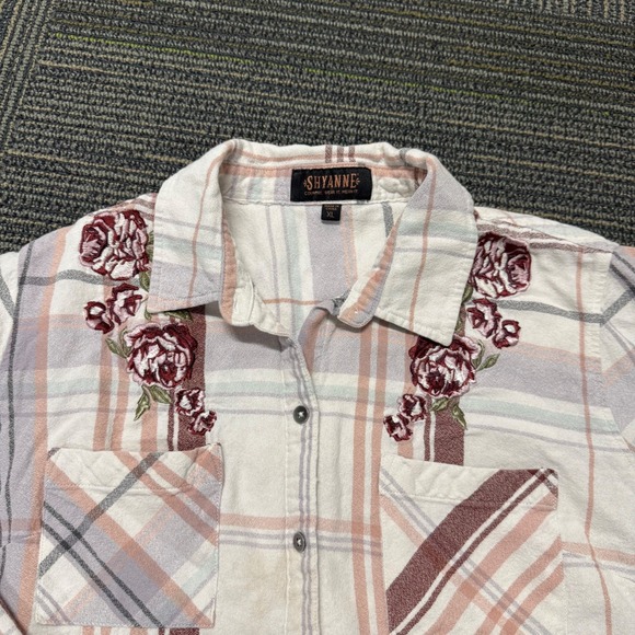 Shyanne Plaid Floral Embroidered Western Shirt Womens XL Cream Mauve Excellent - Picture 4 of 9